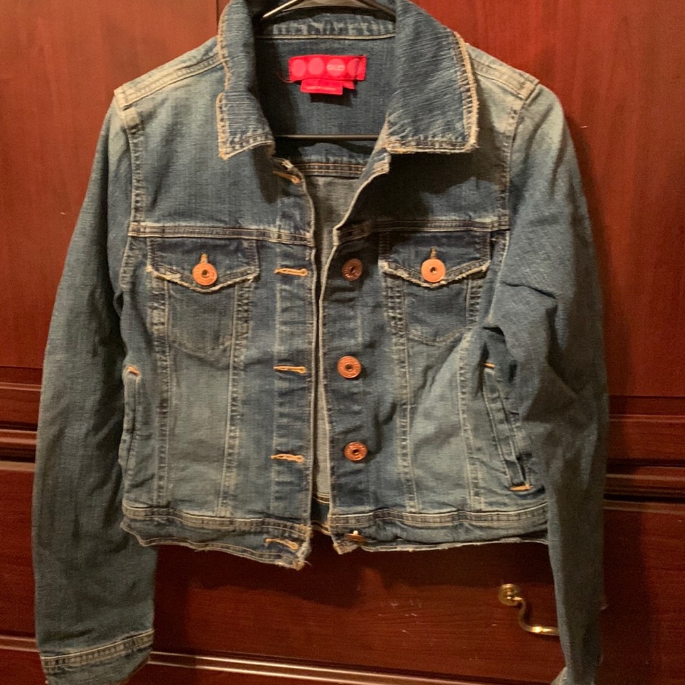 Cropped Jean jacket. Light wash color with slight distressed look.